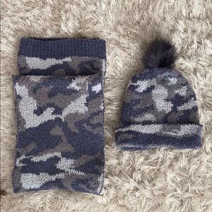 cute camo hat & scarf NWOT